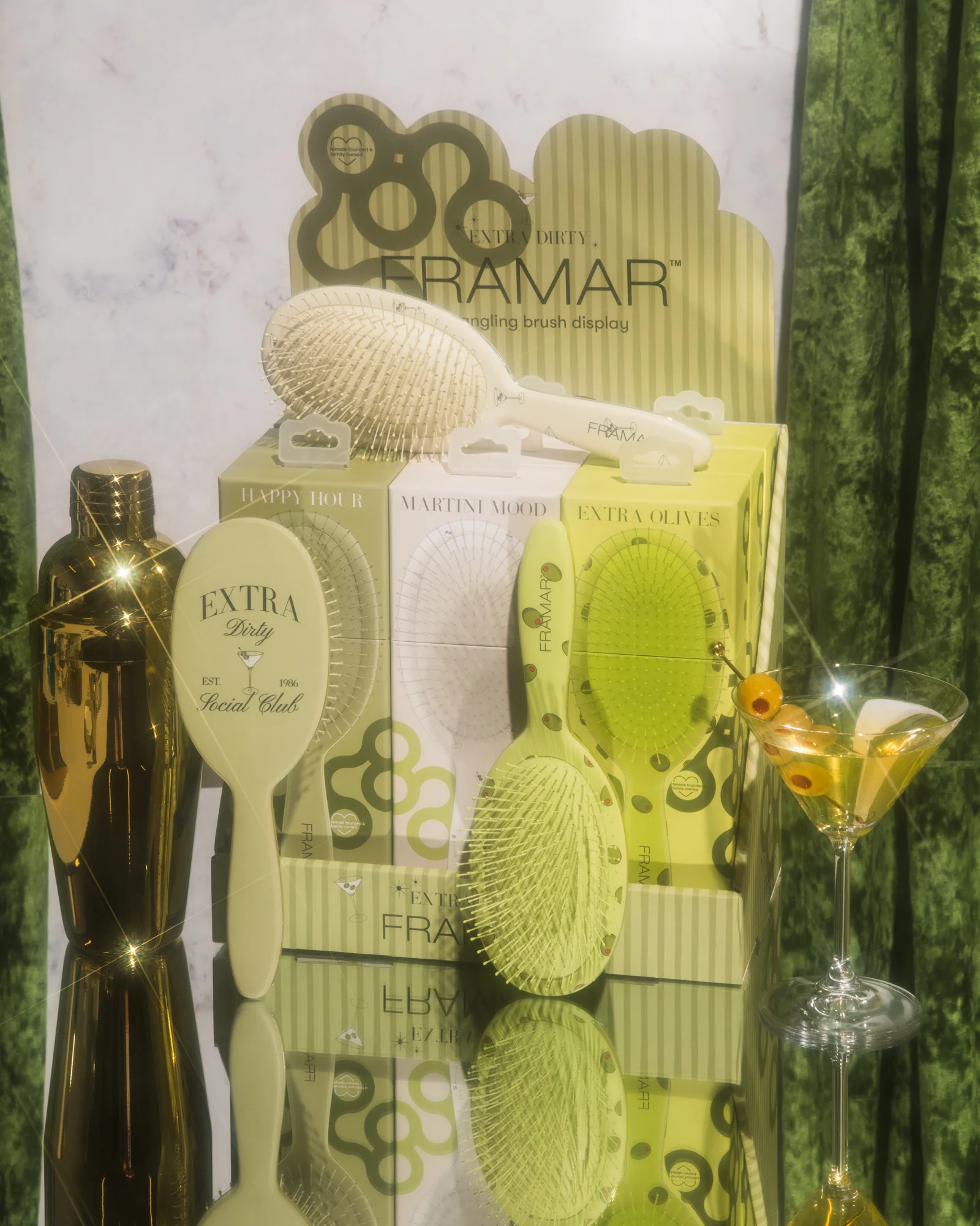 Extra Dirty Detangle Brush 9PC Display - Image 4