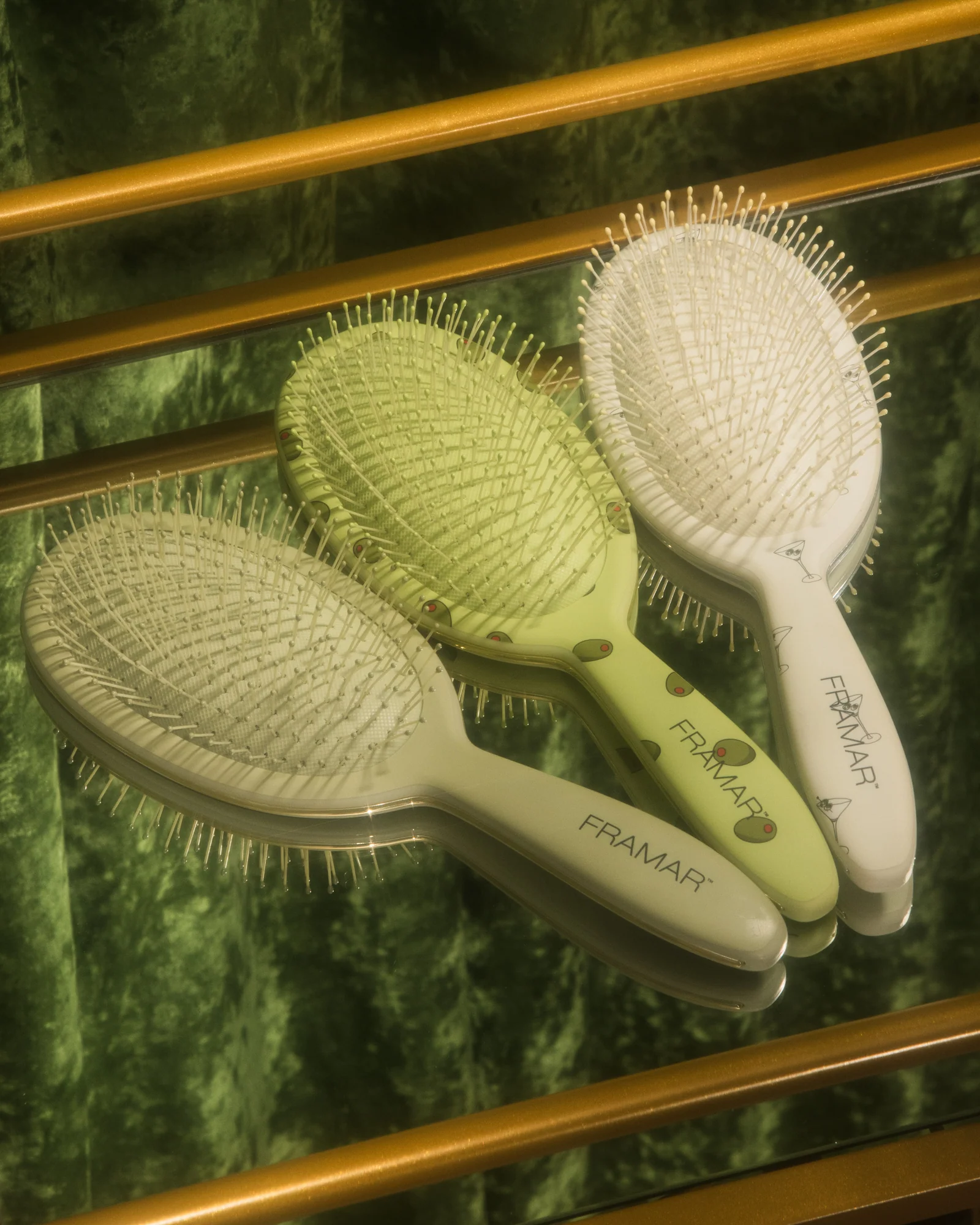 Extra Dirty Detangle Brush 9PC Display - Image 5
